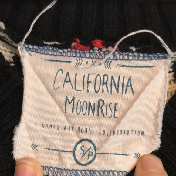 CALIFORNIA MOONRISE Women’s Knit Poncho - Picture 3 of 5